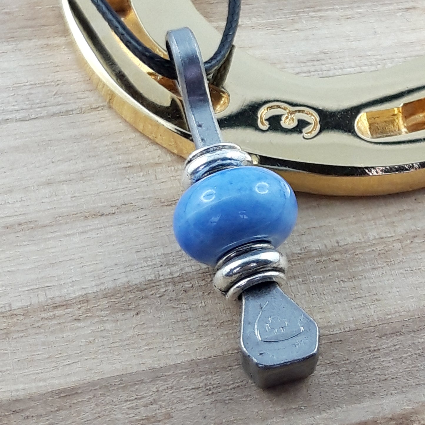 Glücksbringer mit Hufnagel mit Keramikperle