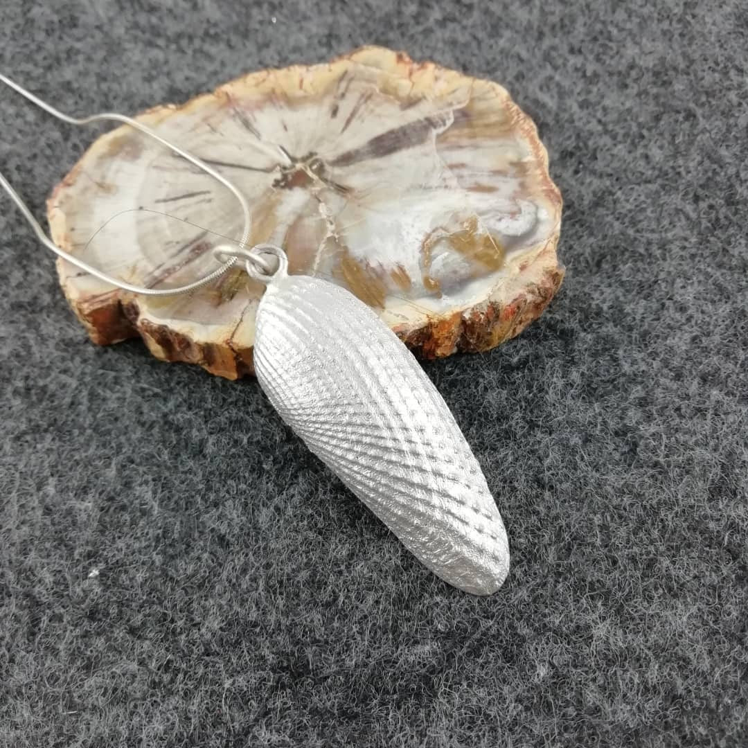 Beautiful necklace with a shell made of 925 silver
