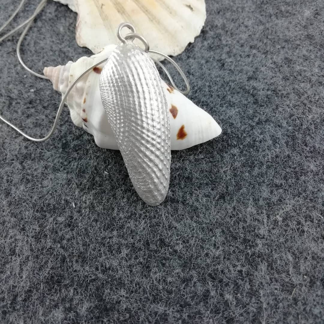 Beautiful necklace with a shell made of 925 silver